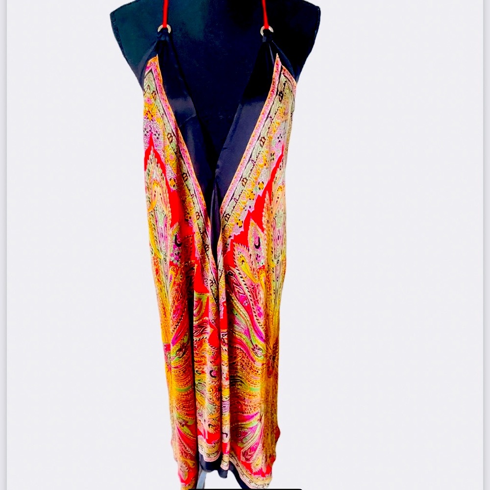 Bohemian Dress… Halter low back. One size fits all. O/S
Excellent Condition.🦋🦋